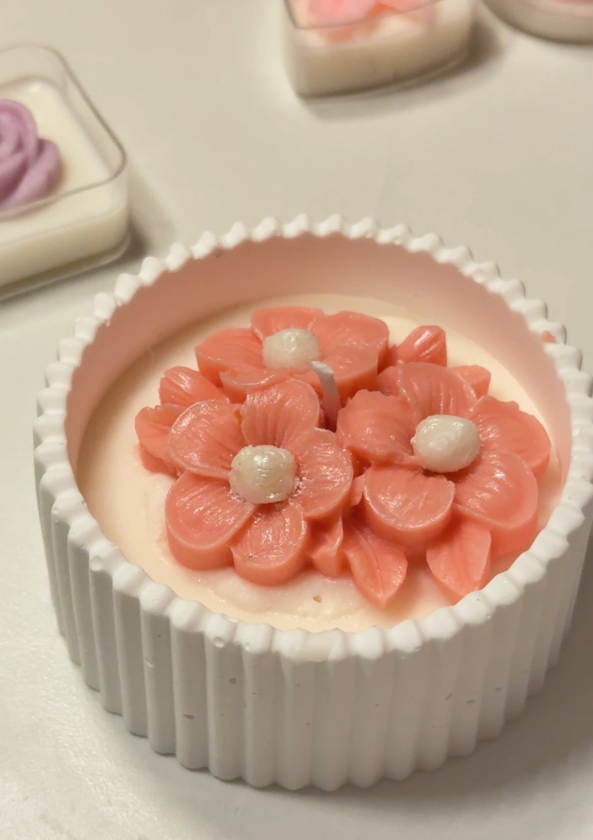 Lueora Artisan Daffodil Candle in Ceramic Vessel