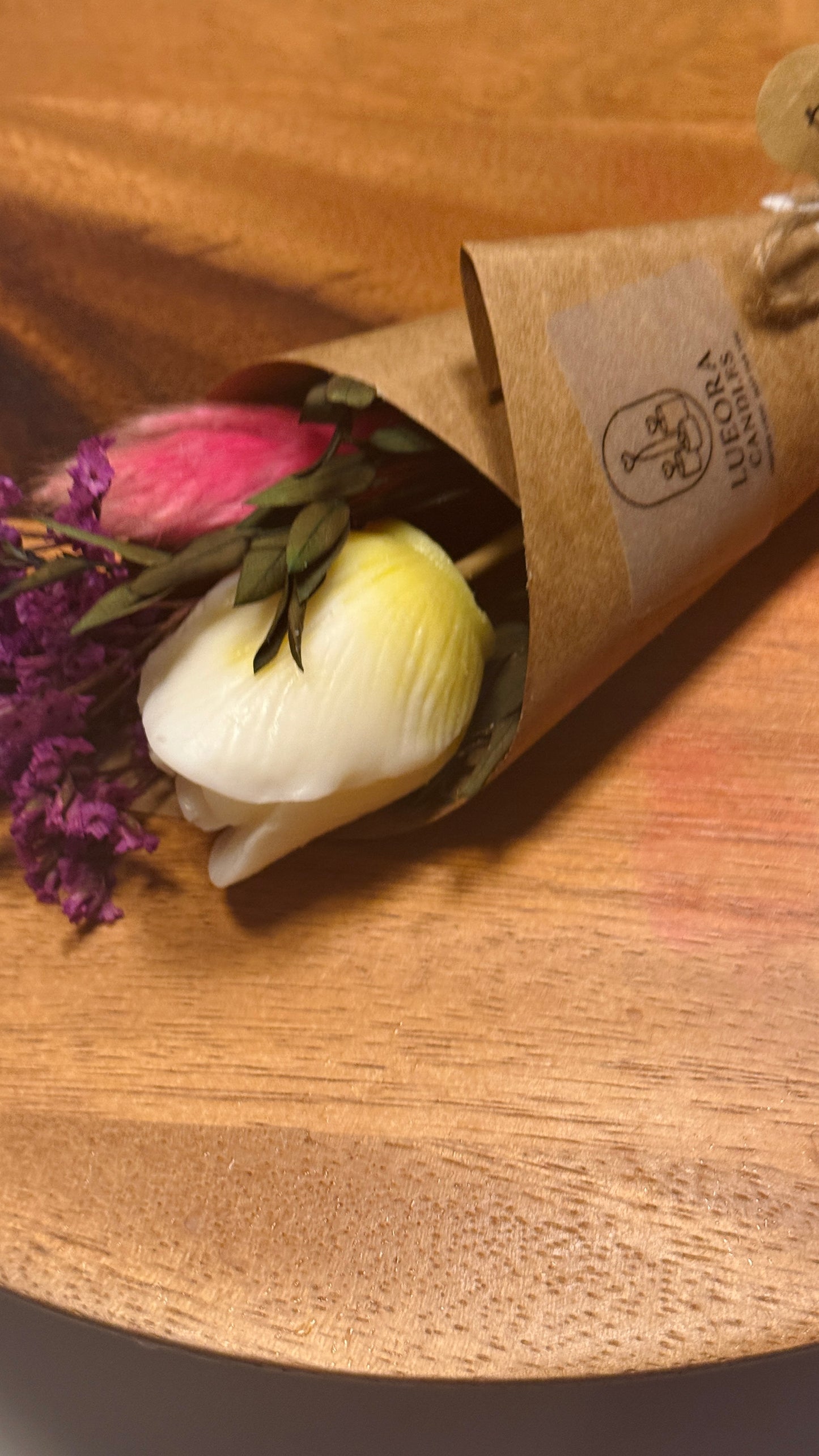 Lueora Handmade Tulip Candle Bouquet| Pure Soy Wax, Natural Dye, Eco-Friendly Vegan Floral Candle | Customisable Flower Bouquet Gift