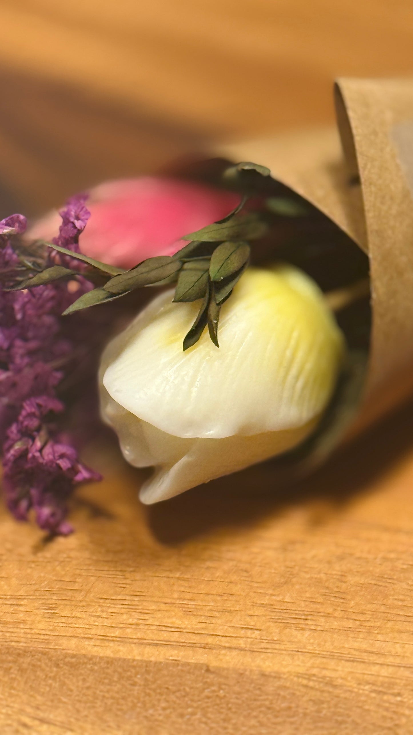 Lueora Handmade Tulip Candle Bouquet| Pure Soy Wax, Natural Dye, Eco-Friendly Vegan Floral Candle | Customisable Flower Bouquet Gift