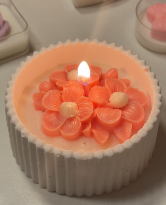 Lueora Artisan Daffodil Candle in Ceramic Vessel